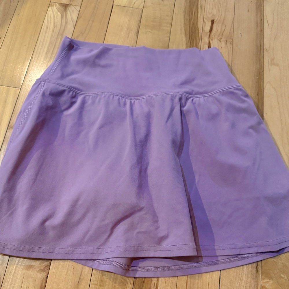 Size 6 lululemon align skirt color is mauve/ very muted purple